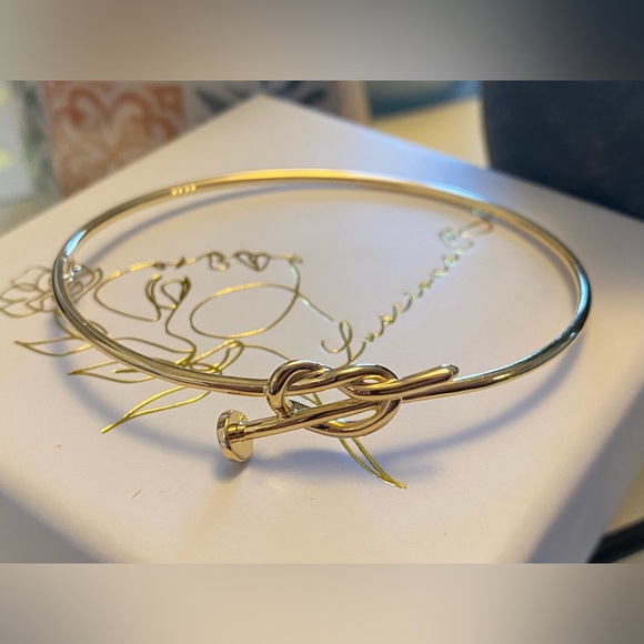 18K Real Gold Knot Bangle - Picture 6 of 15